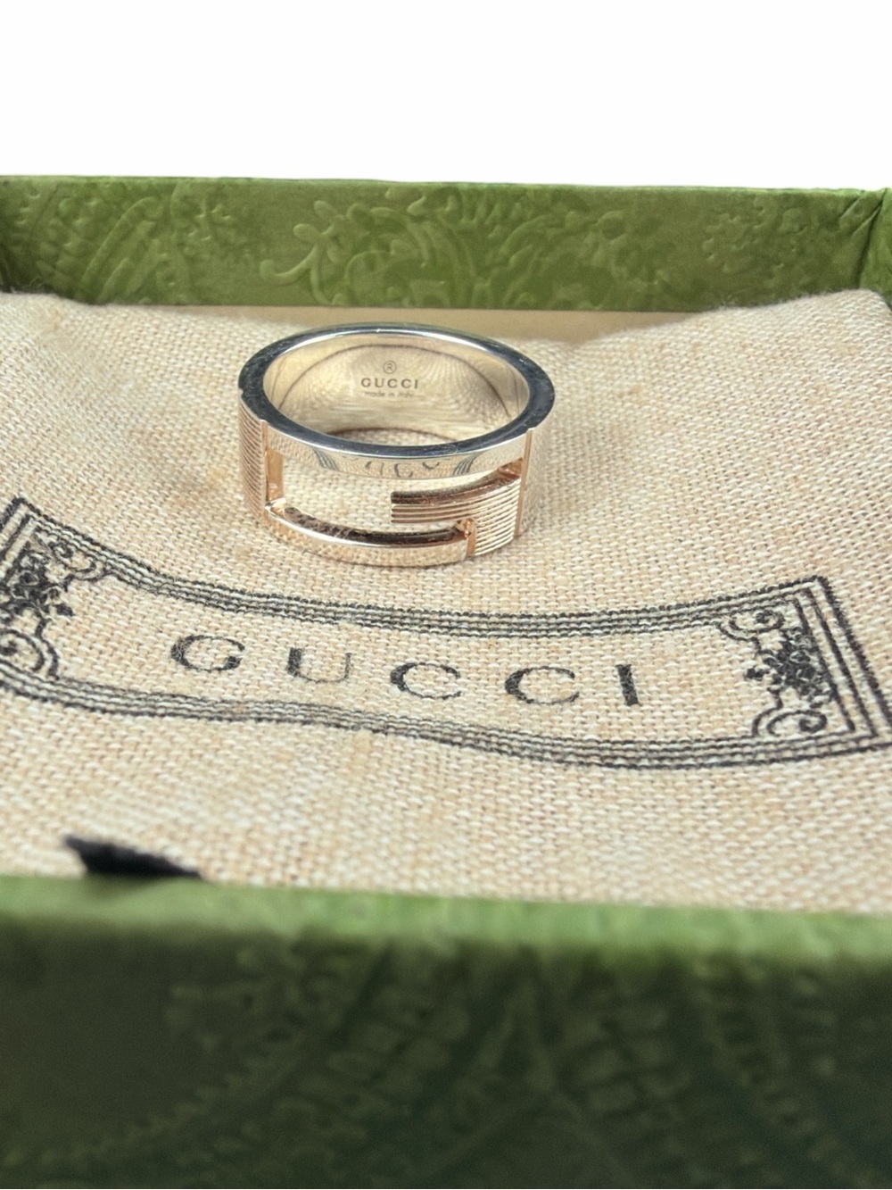 NIB Authentic Gucci Sterling Silver Cut-Out G Ring w/ Box & Pouch